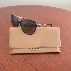 Burberry Sunglasses BE4216